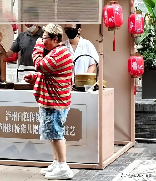 韓紅低調逛地攤被偶遇，休閑打扮引網友熱議